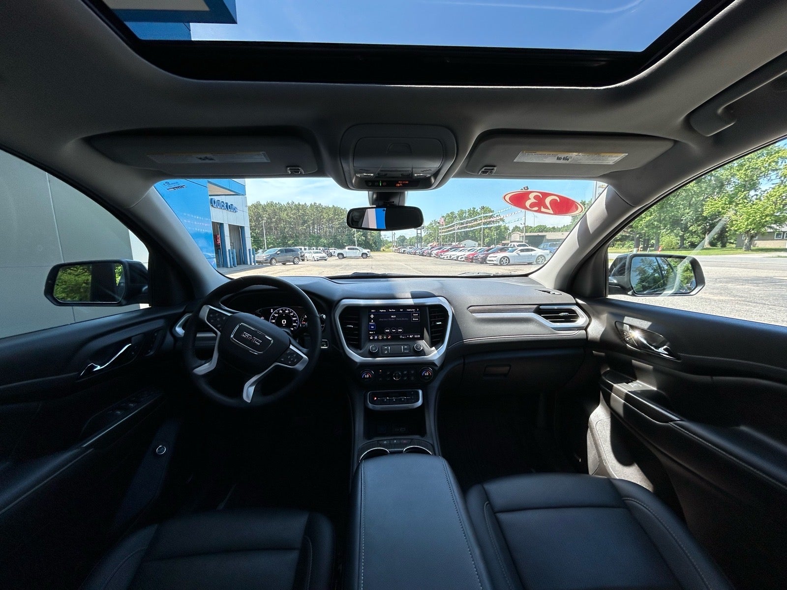 2023 GMC Acadia SLT