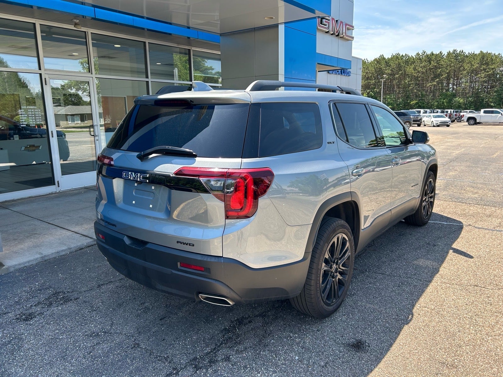 2023 GMC Acadia SLT