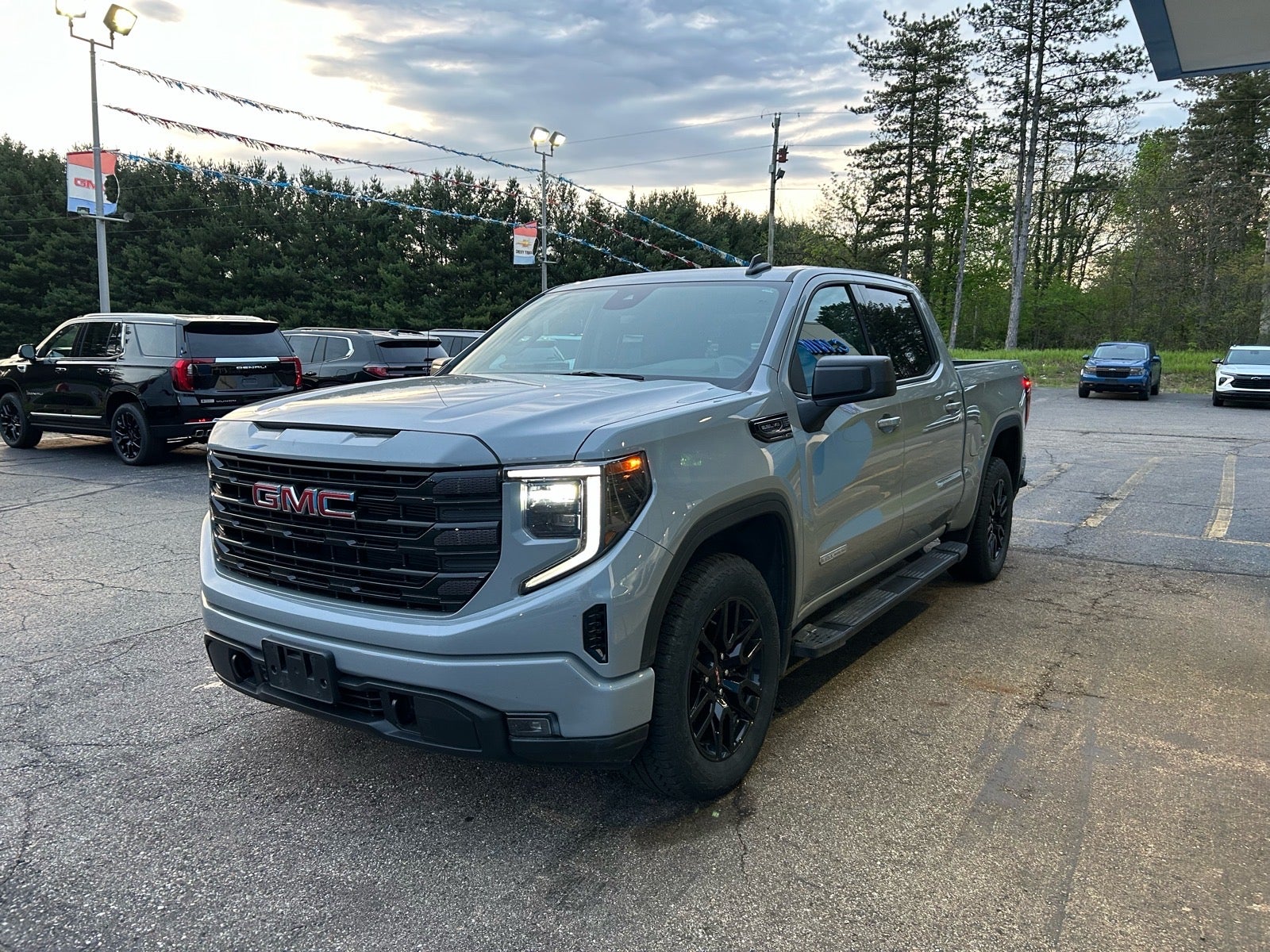 2024 GMC Sierra Elevation 4WD Crew Cab Short Box's photo