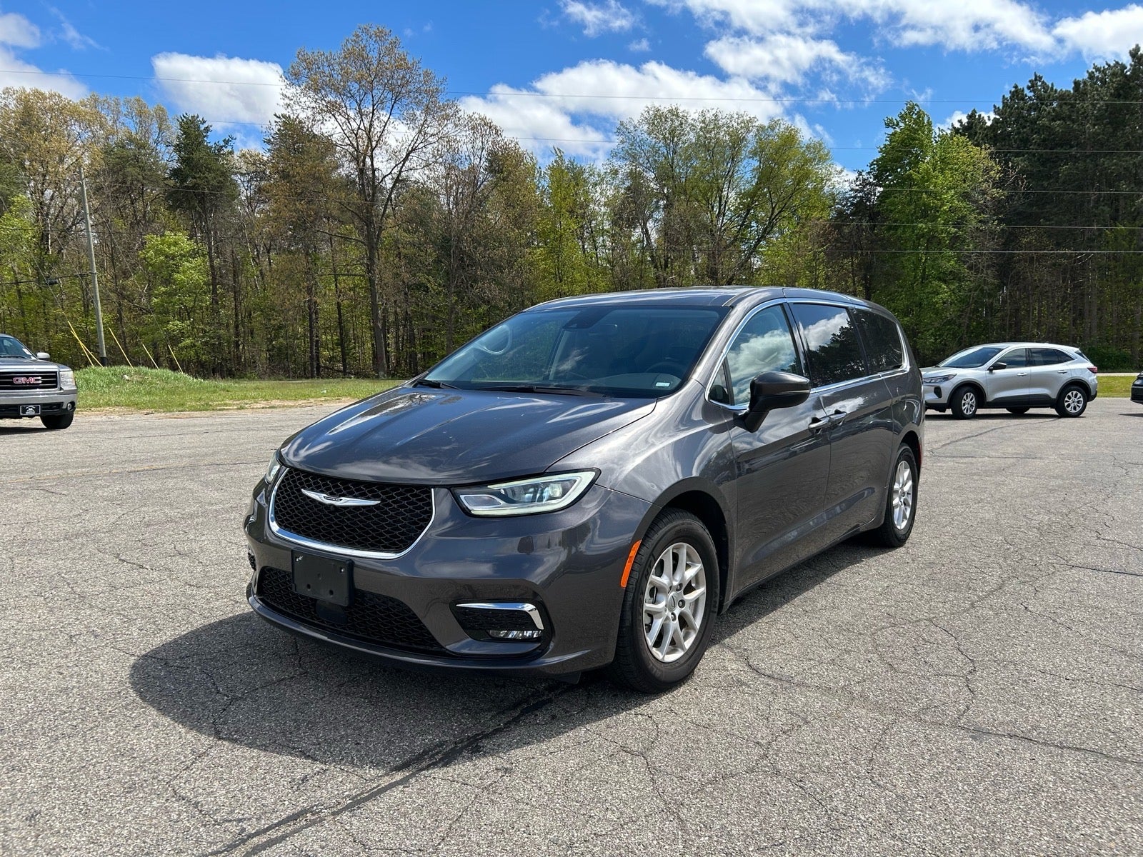 2023 Chrysler Pacifica Touring L's photo