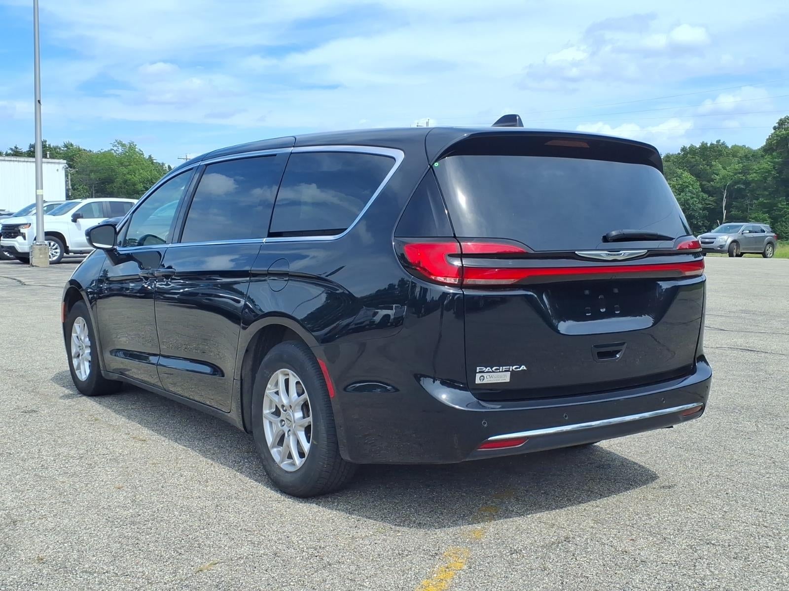 2025 Chrysler Pacifica Select