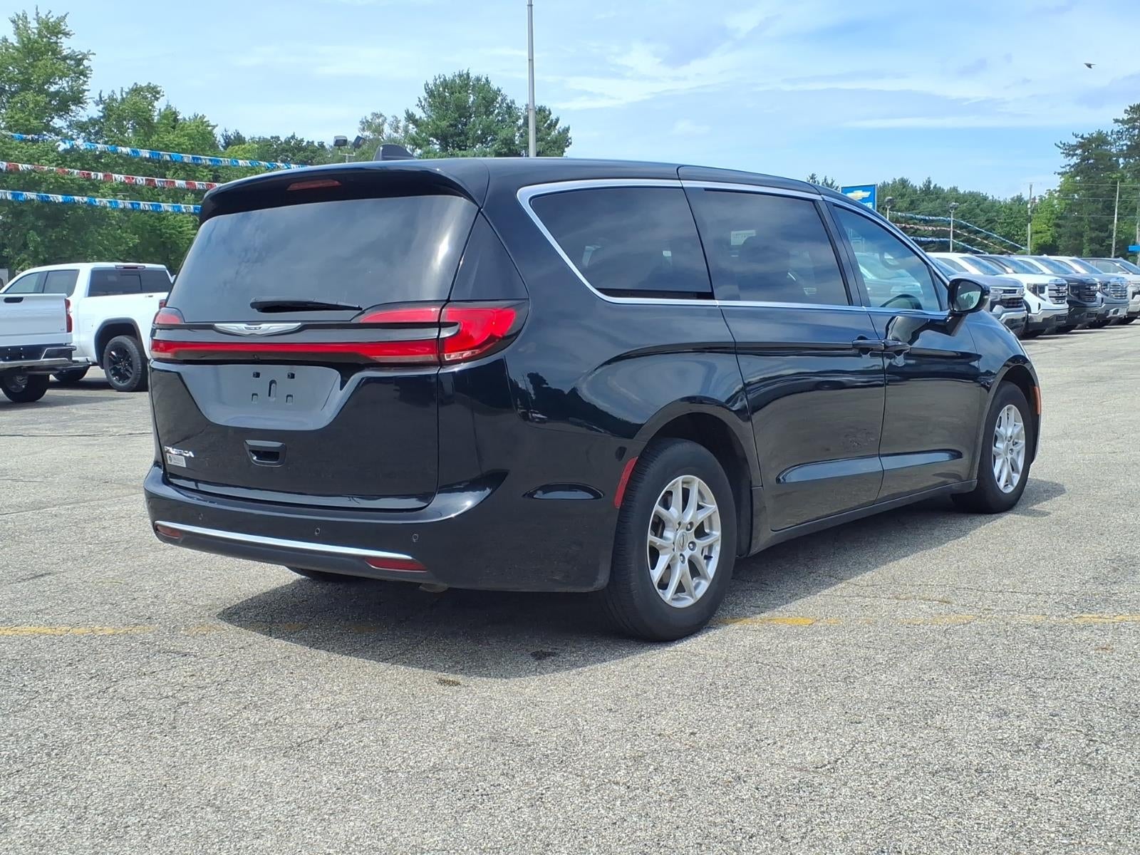 2025 Chrysler Pacifica Select