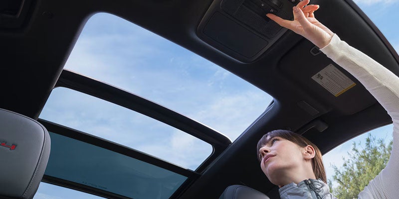 panoramic sunroof and open-sky cabin experience